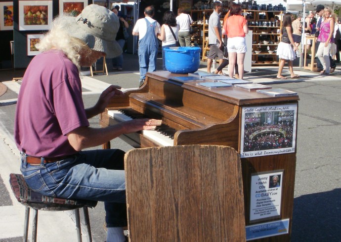 Street piano performer Jonny Hahn
